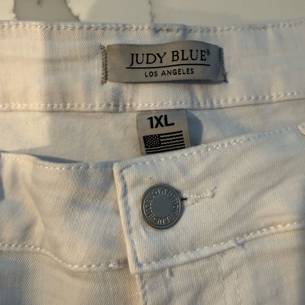 Judy Blue White Jean Shorts, 1XL - Picture 3 of 5